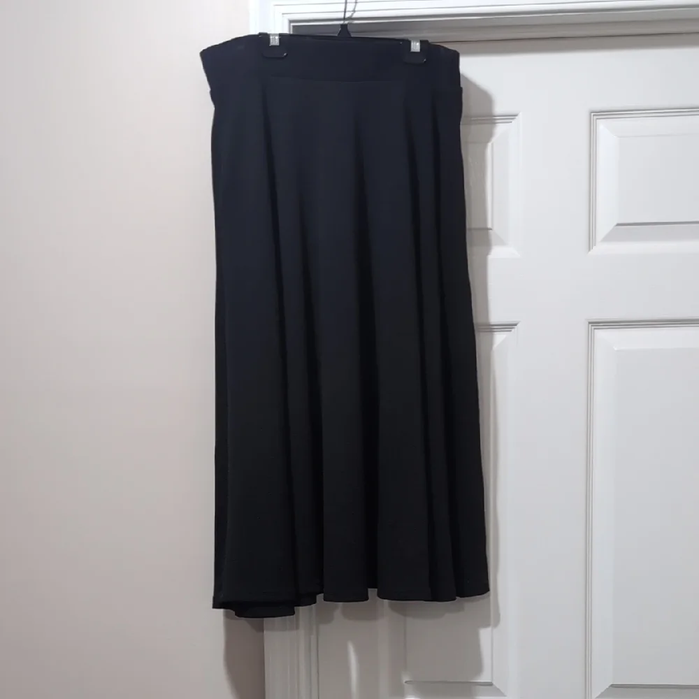 Flared Black Midi Skirt With Pockets - Picture 1 of 6
